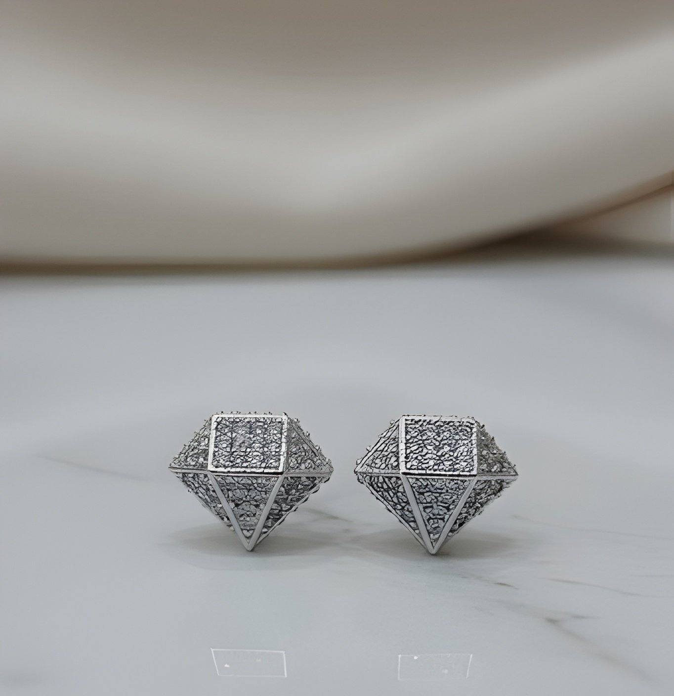 380 (4) AD EARRING - Image 1