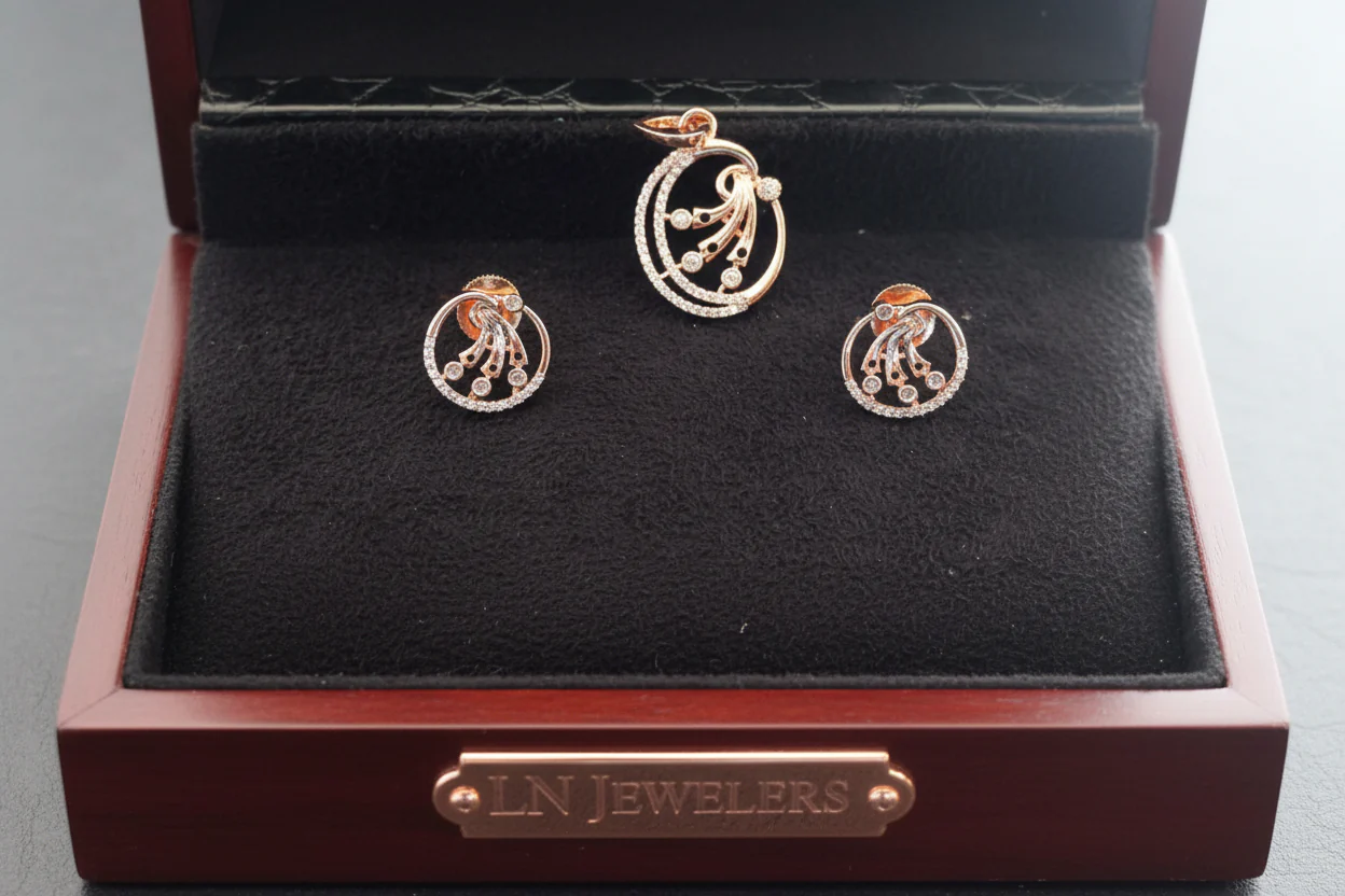 720_3 AD Pendent With Earring - Image 1