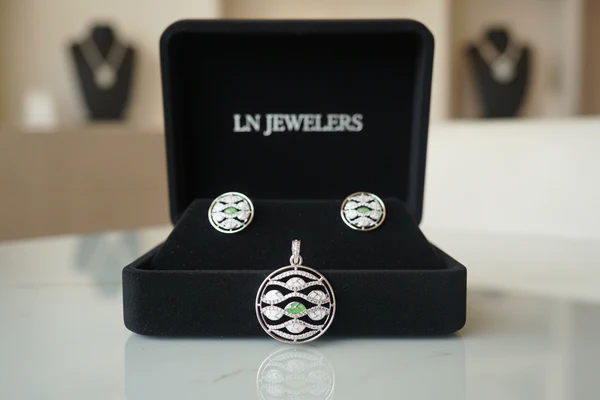 920_1 AD Pendent With Earring - Image 1