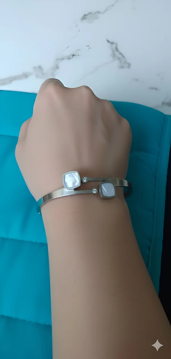 Picsart_25-11-15_16-01-08-310_600x Anti Tarnish Bracelet - Image 1